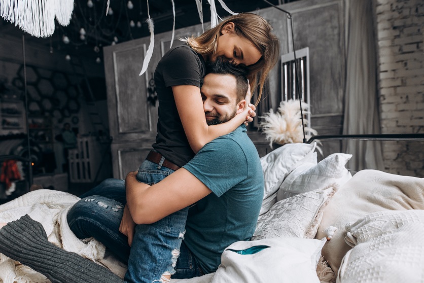 влюбленные пара молодожены