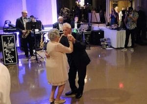 Любви все возрасты покорны: женщина вышла замуж в 93 года