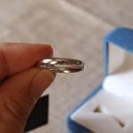 Потерянное обручальное кольцо нашли в старом диване спустя 29 лет