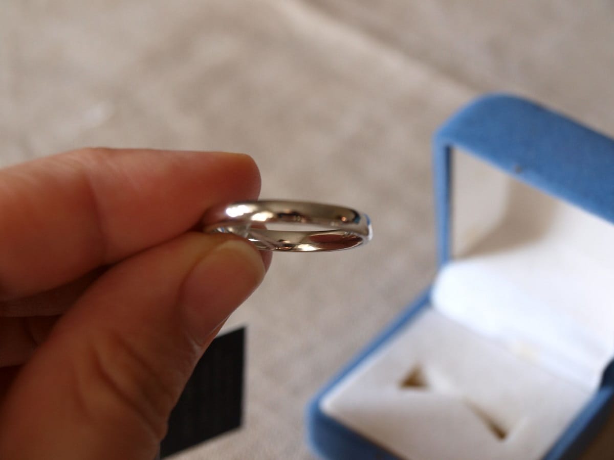 Потерянное обручальное кольцо нашли в старом диване спустя 29 лет