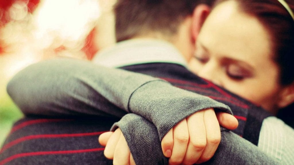 Ученые объяснили, почему важно обниматься после ссор