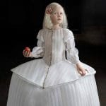 Художница сделала костюмы эпохи Ренессанса из пластика