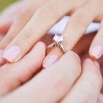 Невеста стала знаменитой, показав фото с обручальным кольцом
