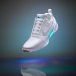 Бренд Nike создал кроссовки, которые сами зашнуровываются