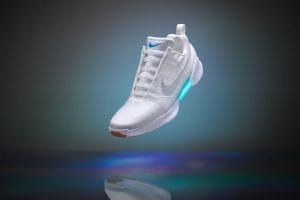 Бренд Nike создал кроссовки, которые сами зашнуровываются