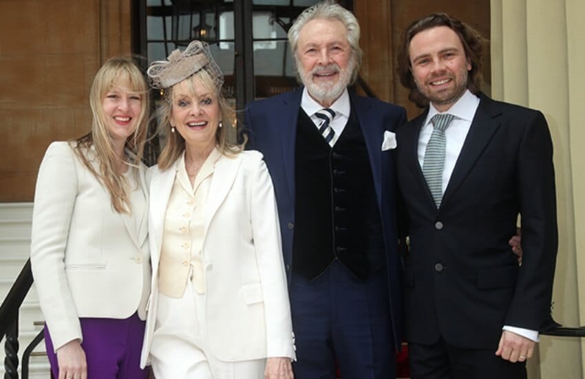 твигги орден британской империи принц чарльз твигги орден британской империи принц чарльз