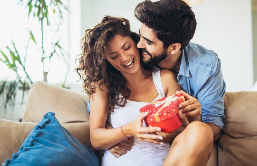 подарки, 8 марта, мужчина и женщина, гадание, отношения, любит не любит, 585 золотой