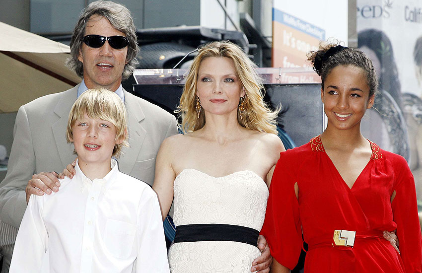 Мишель Пфайффер с детьми Мишель Пфайффер с детьми