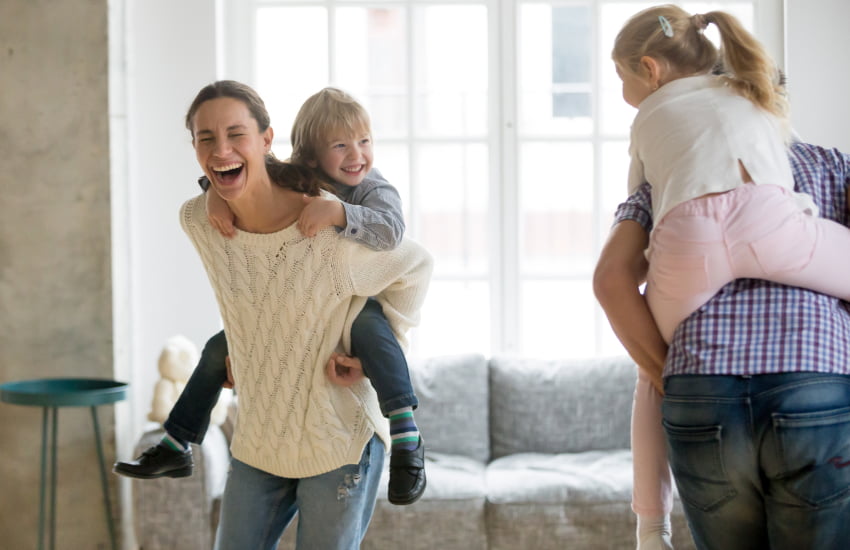 родители и дети, игра, комната