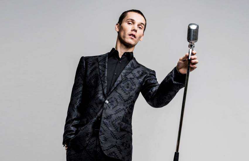 Антоха MC костюм микрофон музыка Антоха MC костюм микрофон музыка