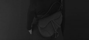 Классические сумки Dior перевыпущены в черном цвете