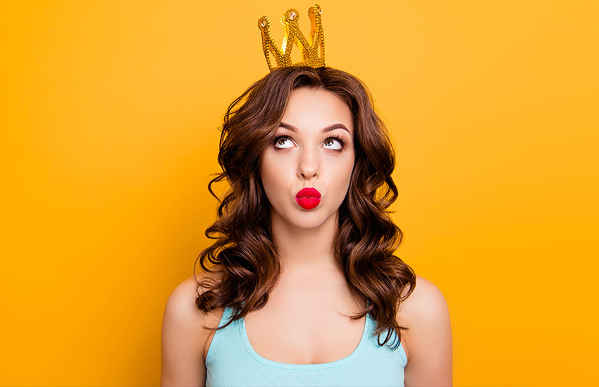 украшения с короной королевские драгоценности золото тренды мода 2019 украшения с короной королевские драгоценности золото тренды мода 2019