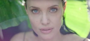 Анджелина Джоли в нежной рекламе нового парфюма