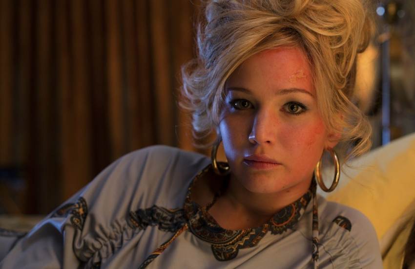 Дженнифер Лоуренс афера по-американски кадр из фильма Дженнифер Лоуренс афера по-американски кадр из фильма