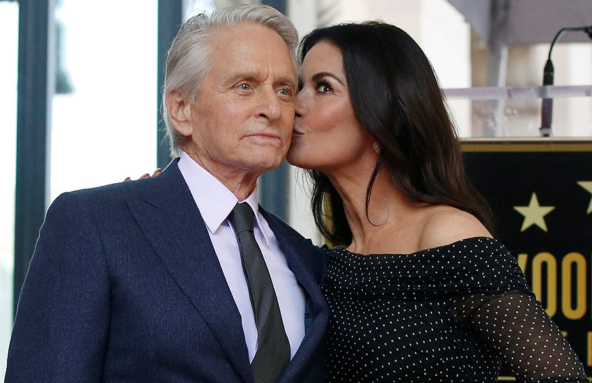 Майкл Дуглас и Кэтрин Зета-Джонс история любви звездная пара секреты крепкого брака Майкл Дуглас и Кэтрин Зета-Джонс история любви звездная пара секреты крепкого брака