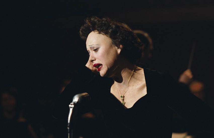 эдит пиаф жизнь в розовом цвете кадр из фильма марион котийяр