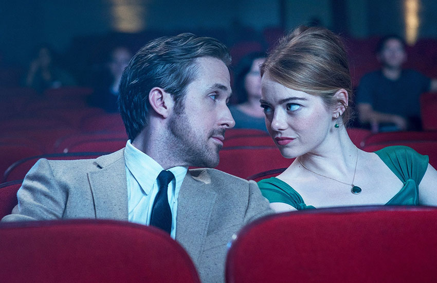 Эмма Стоун и Райан Гослинг кадр из фильма Ла-Ла Лэнд