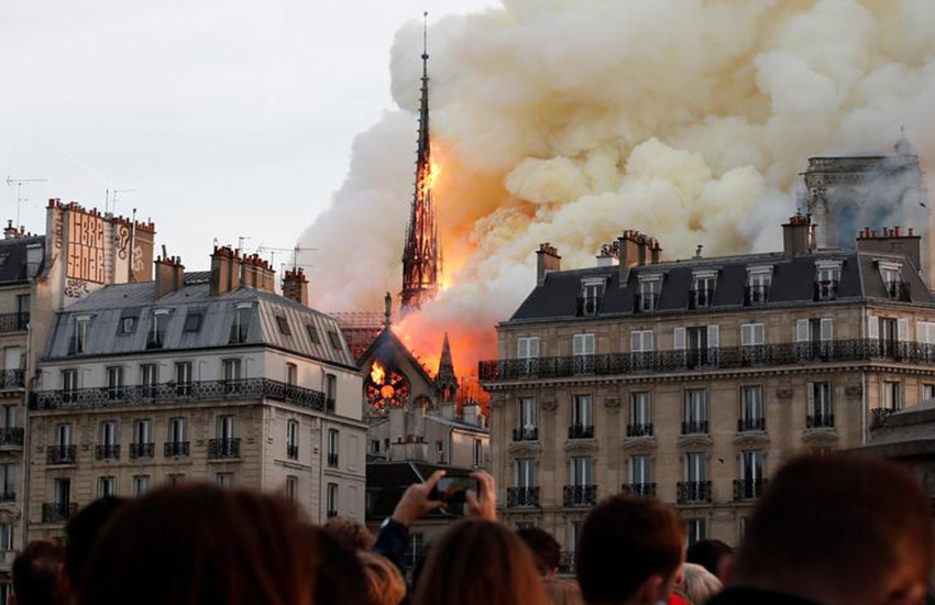 Пожар в соборе Парижской Богоматери 