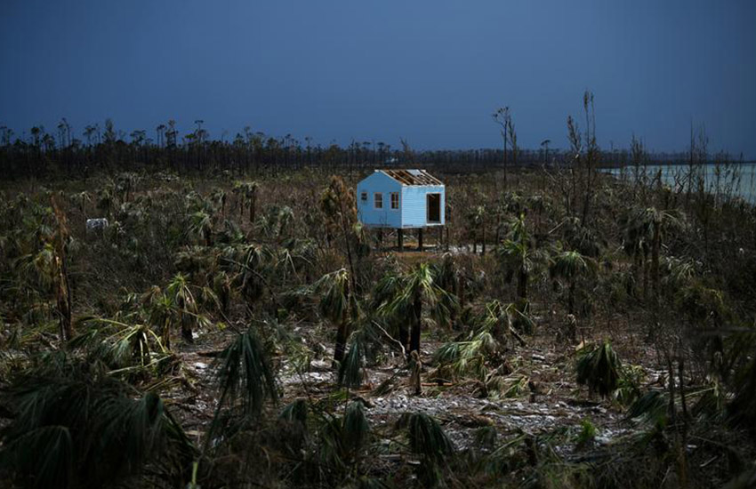Разрушенный дом после урагана Дориан в Марш-Харбор, Абако, Багамы. 8 сентября 2019 года. Фотограф – Лорен Эллиотт.