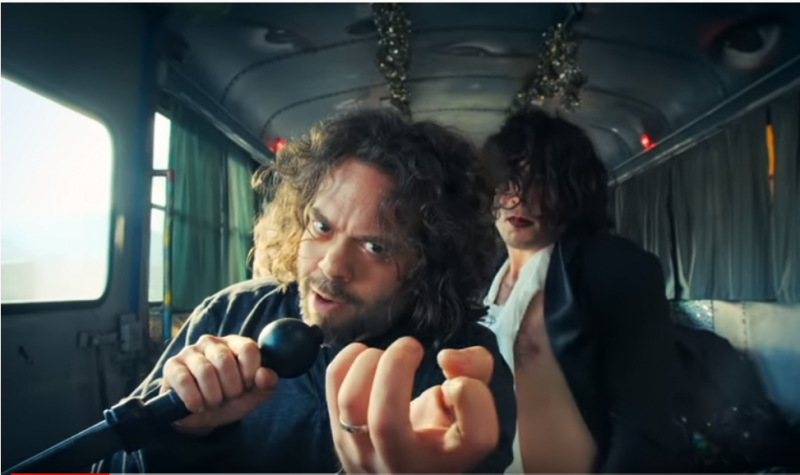 Эзра Миллер и Дэн Фоглер в акции благотворительного фонда писательницы Джоан Роулинг «Волшебное время года» (A Magical Time of Year)