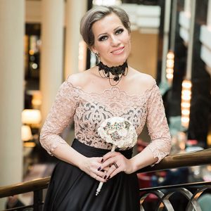 «Не стоит экономить на ведущем и платье»: свадебный организатор Маргарита Амосова