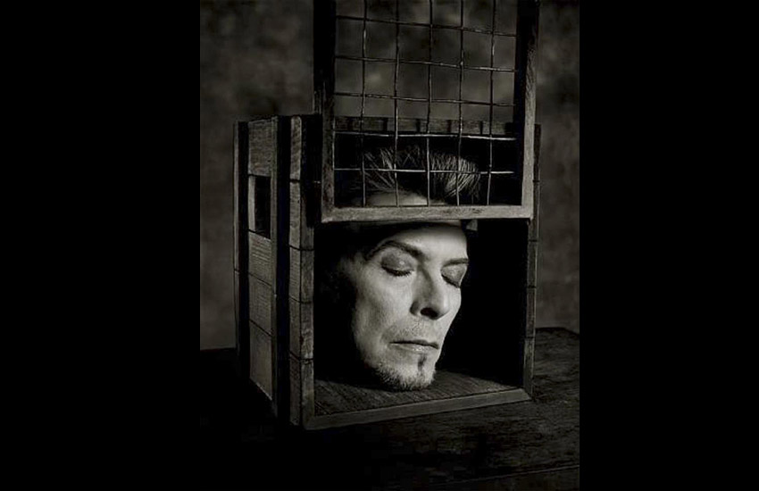 David bowie the wind. Albert Watson Дэвид Боуи. David Bowie Альберт Уотсон. Дэвид Ватсон фотографии дверь. Приношение Дэвиду Боуи филармония 22.01.2023 отзывы.