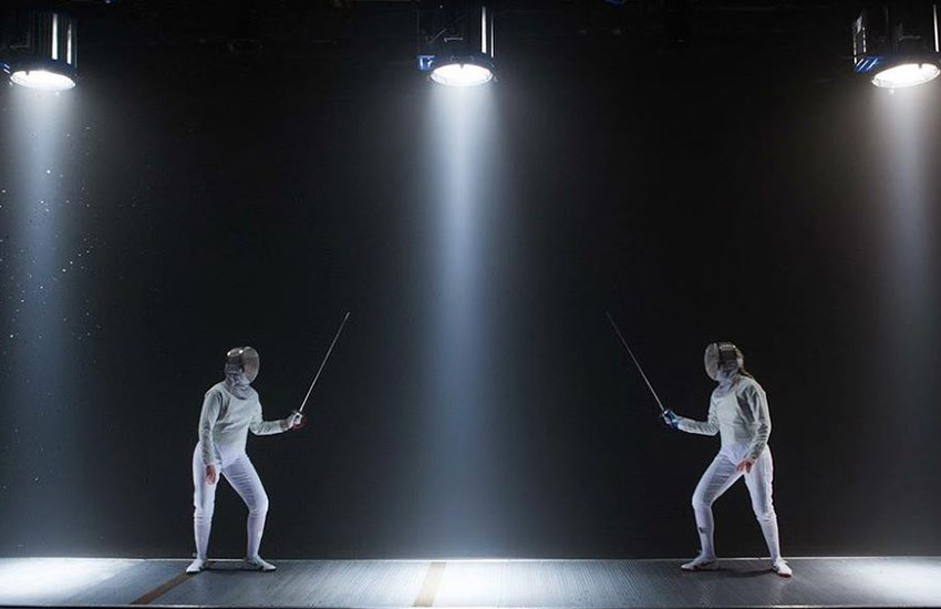 На острие На острие