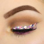Новый бьюти-тренд: макияж с цветочными стрелками