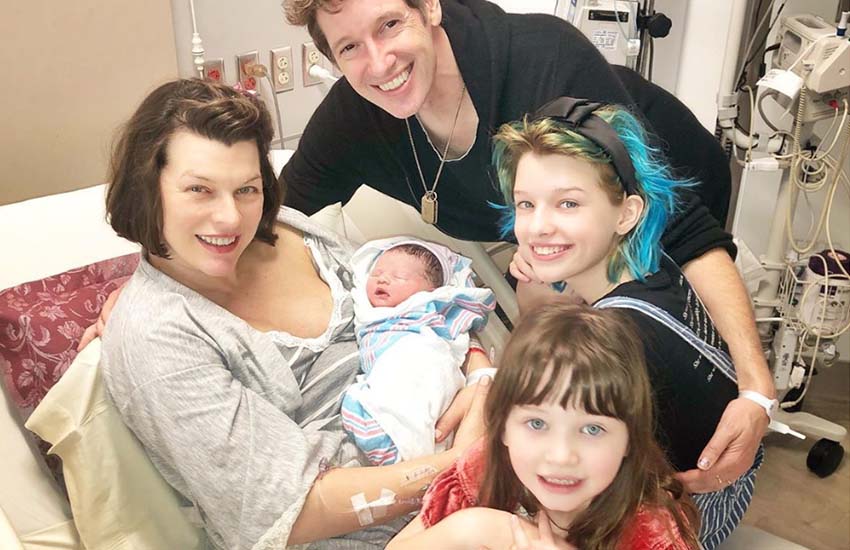 Милла Йовович снова стала мамой