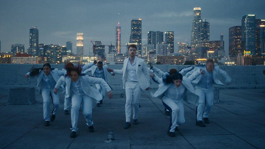 Финнеас О’Коннелл в клипе Let’s Fall In Love For The Night Финнеас О’Коннелл в клипе Let’s Fall In Love For The Night