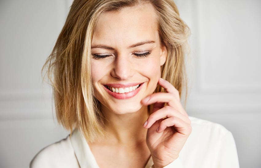 Как отбелить зубы в домашних условиях: 5 действенных способов