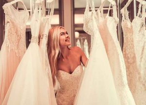 Платье-дублер: зачем нужен второй наряд на свадьбу