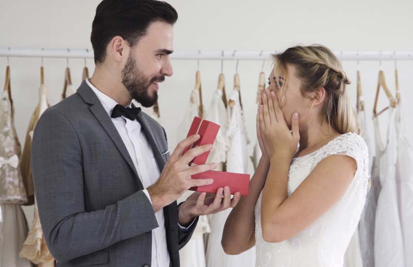 Что подарить невесте от жениха на свадьбу: варианты оригинальных свадебных подарков