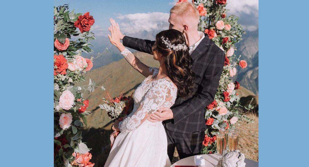 Пара из Петербурга сыграла самую высокогорную свадьбу в истории