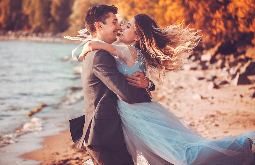 невеста жених свадьба осень берег любовь