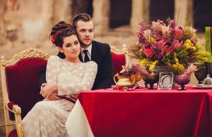 Благородный бархат: как обыграть модный материал в свадебном образе