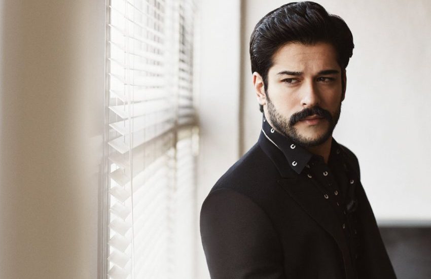 Искусственный интеллект назвал 8 самых красивых турецких актеров 2023 года