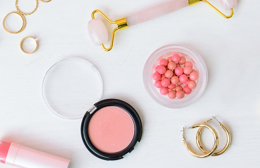 розовые румяна, лишнее в косметичке, осень 2021, советы визажиста, мода, бьюти