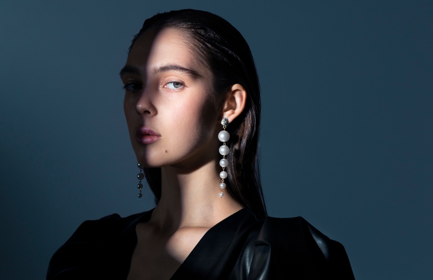 красивая девушка, вечернее платье, длинные серьги