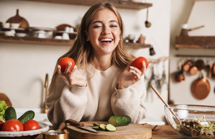 девушка улыбается, девушка на диете, здоровое питание, как похудеть