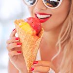 Бьюти-тренды: 8 модных цветов для твоего летнего маникюра