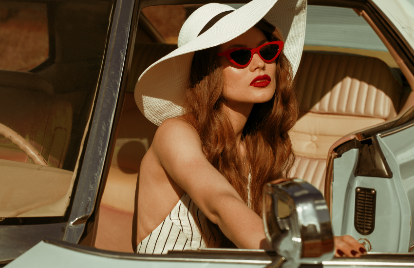 стильный образ с шляпой, солнечные очки