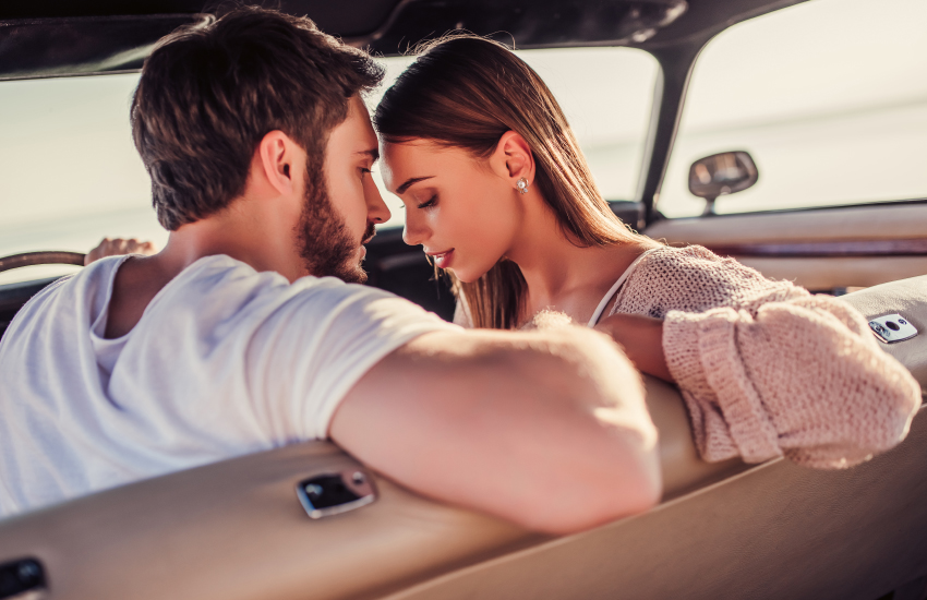 счастливая пара, влюбленные, серьги с жемчугом