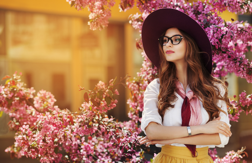 весна, девушка в очках и шляпе, стильный образ, весенний образ