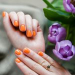 Тренды маникюра: самые модные цвета весны 2023 в дизайне ногтей