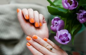 Тренды маникюра: самые модные цвета весны 2023 в дизайне ногтей