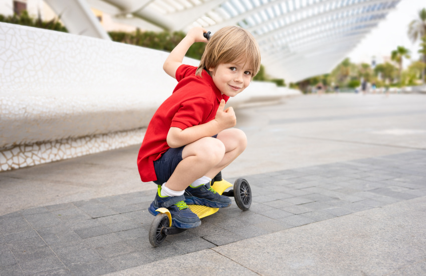 мальчик, самокат