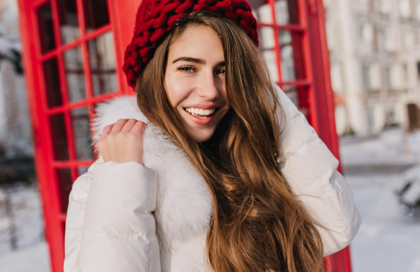 красивая девушка, уход за волосами, зима, шапка