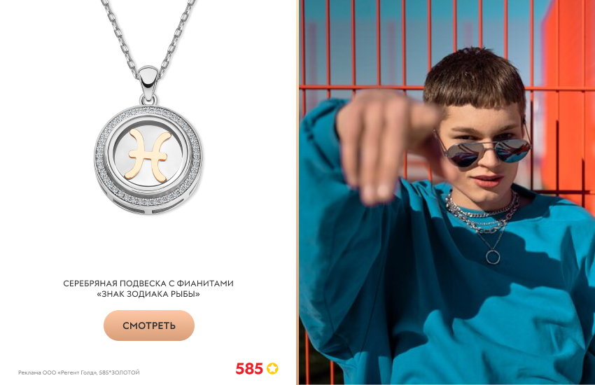 стильный мужчина, синий свитшот, серебряная подвеска