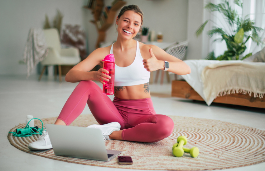 красивая девушка, фитнес, вода